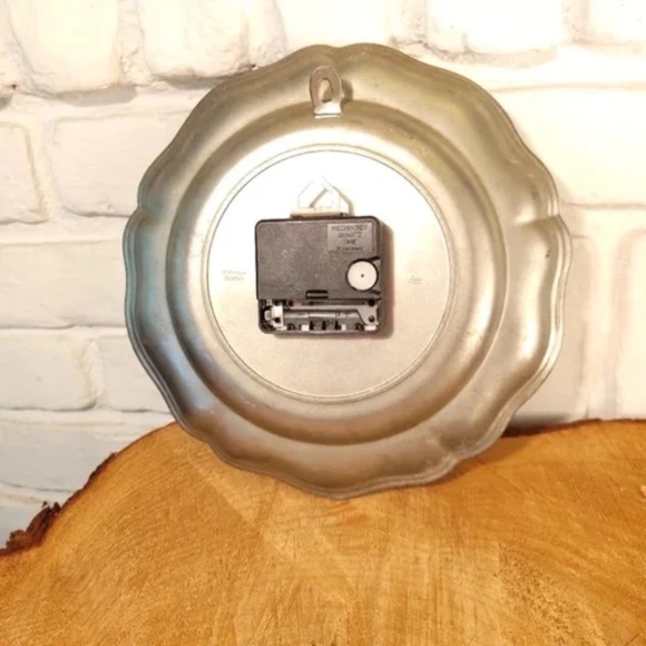 Mullingar Pewter Irish Claddagh Clock - Picture 3 of 6